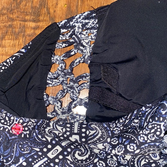 Xs RED CARTER one piece swim suit accentuate your curves!! - Picture 2 of 2